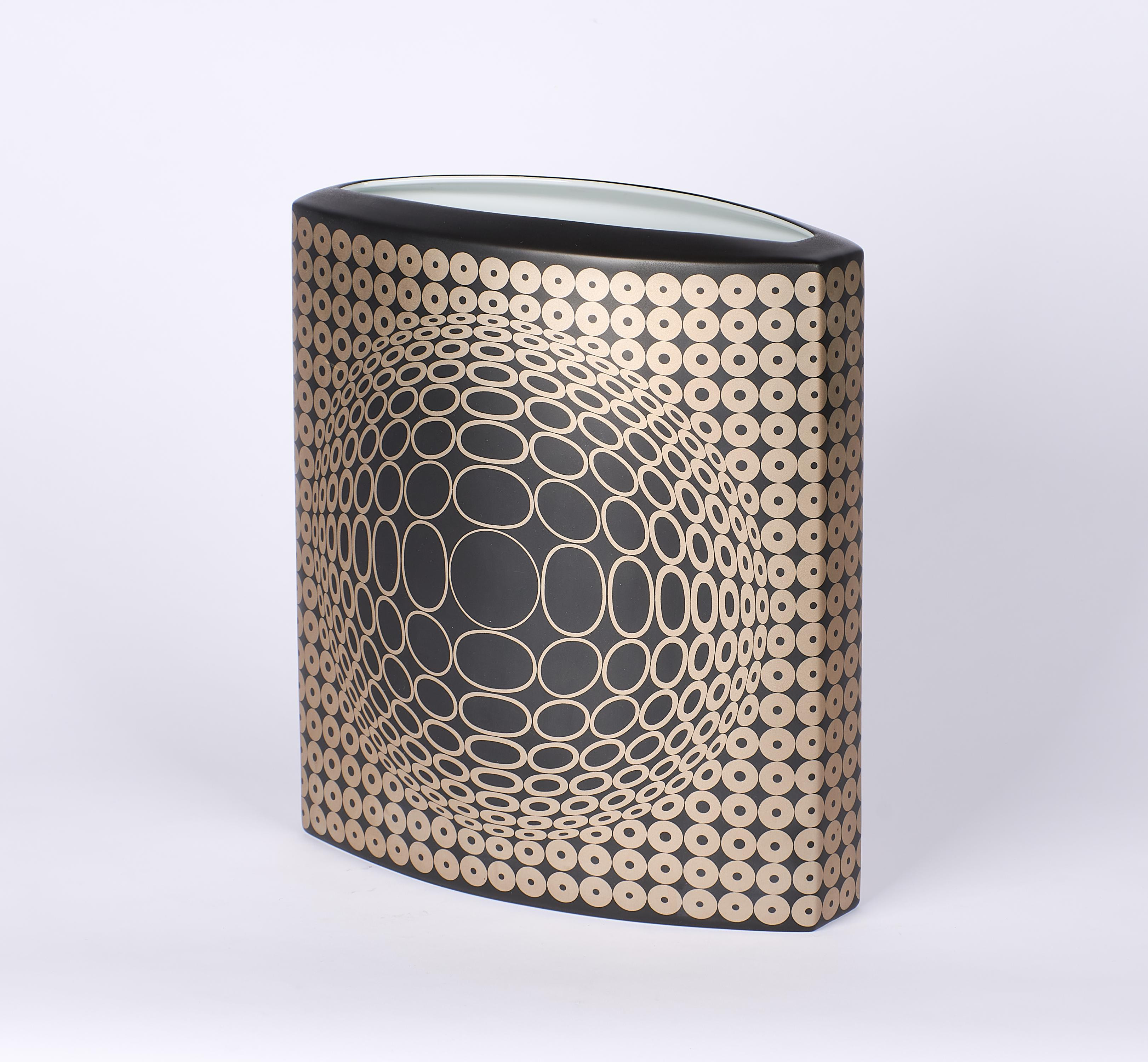 nuance beskyttelse Kassér Three-dimensional | ONLINE ONLY | Victor Vasarely-Vase | Van Ham  Kunstauktionen
