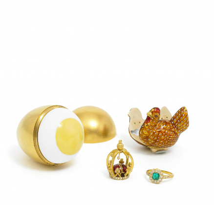 Precious decorative egg with hidden engagement ring made of gilt metal, enamel and gold