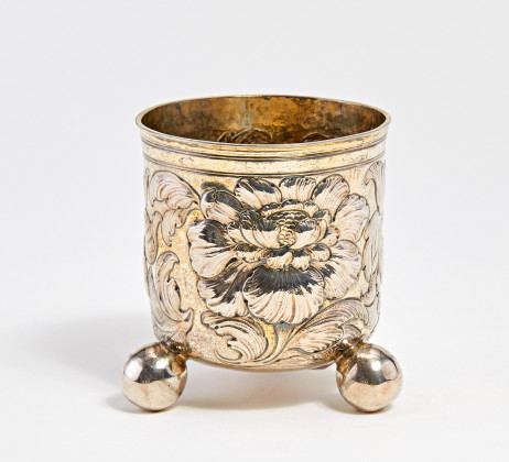 Partially gilt silver beaker with Flower Decor and ball feet