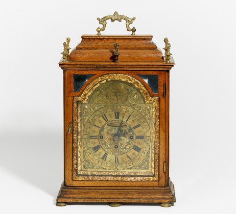 Rococo oak wood table clock