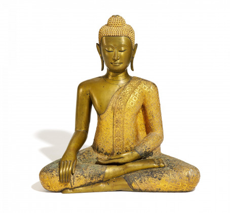 Großer sitzender Buddha in Bhumisparsa Mudra