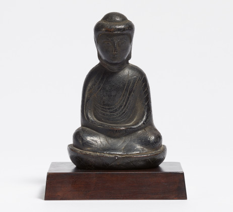 Relieffigur eines Buddha in Meditation auf Lotossockel