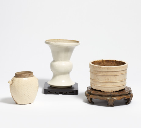 Räuchergeäß mit gestempelten Mustern und Vase in gu-Form