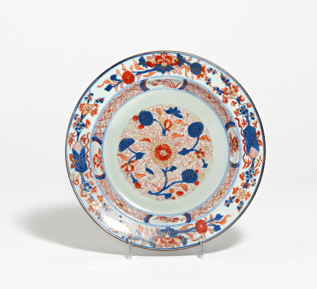 Imari plate with floral decor