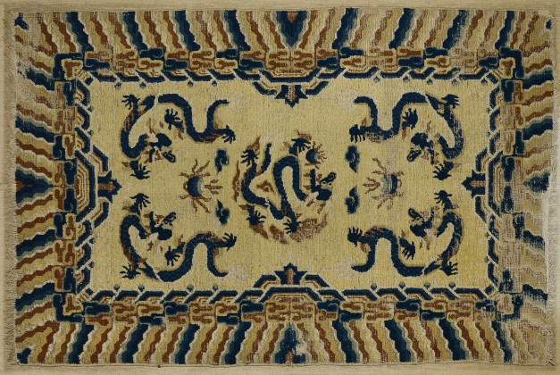 Bedeutender, kaiserlich gelber Teppich mit fünf blauen Drachen