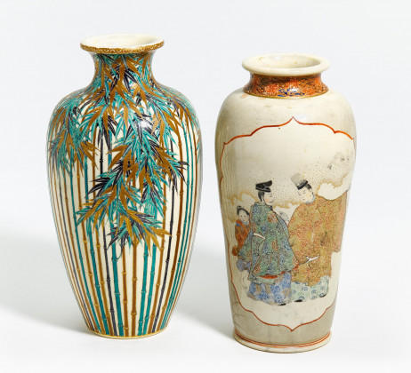 Zwei Satsuma-Vasen, eine mit Bambus, eine mit Genji-Motiv