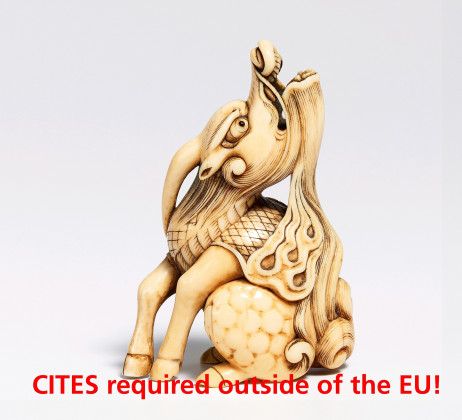 Netsuke eines sitzenden Kirin