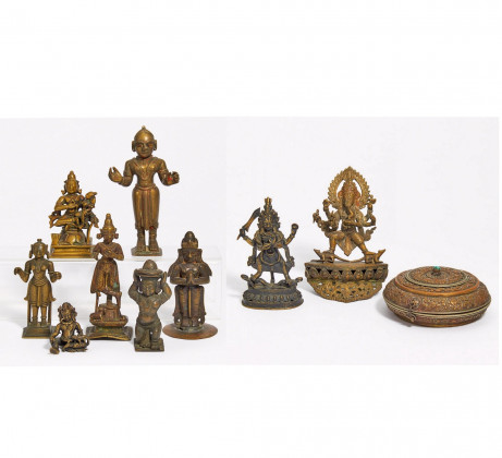 Neun Götterfiguren, eine Opferdose und ein Thangka des Rahula