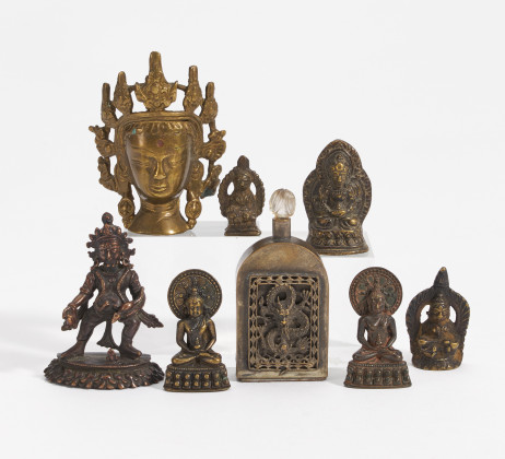 Seltener stehender Jambhala, fünf sitzende Buddha und ein bekrönter Buddha-Kopf