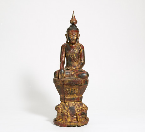 Sitzender Buddha auf einem hohen Löwenthron mit Pfau