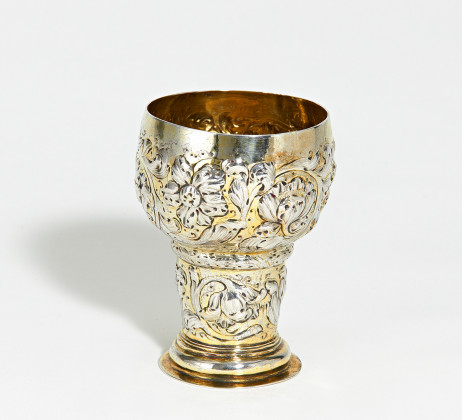 Römer mit Blumenranken