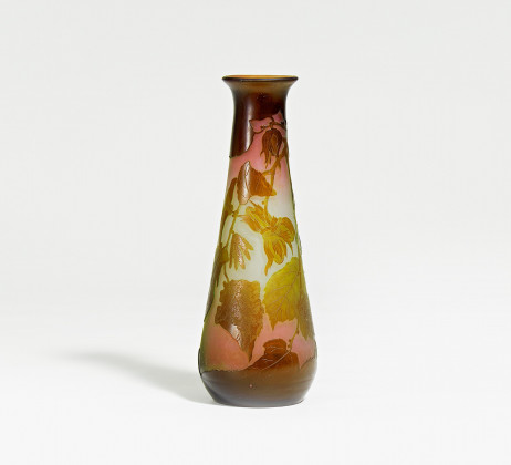 Club-shaped glass vase with hazle twigs