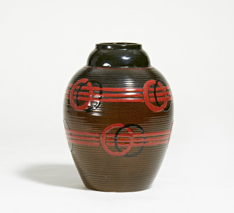 Ceramic v ase with stripe and circle design