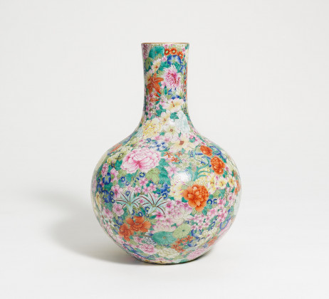 Bulbous vase (tianqiu ping) with millefleurs decoration