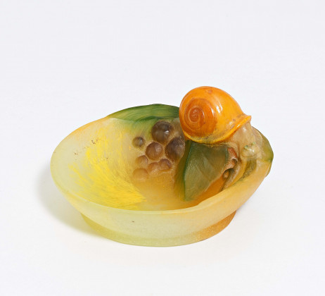 Vide Poche with Snail and Grapes