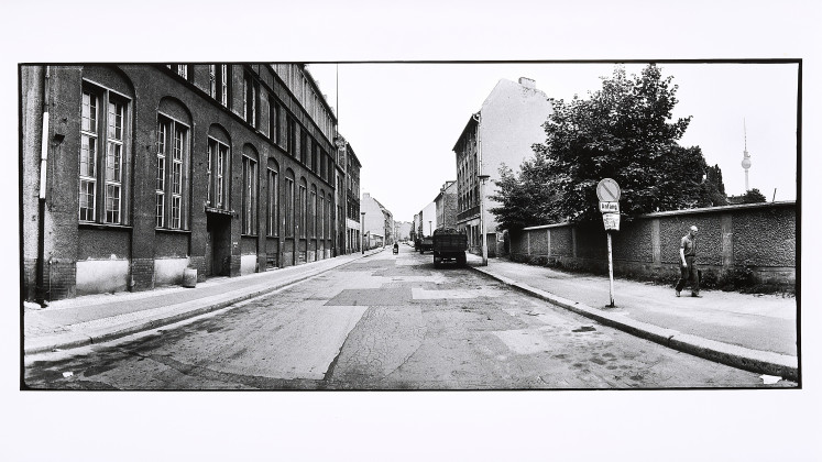 Linienstraße mit Fernsehturm