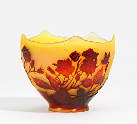 Schale mit floralem Dekor