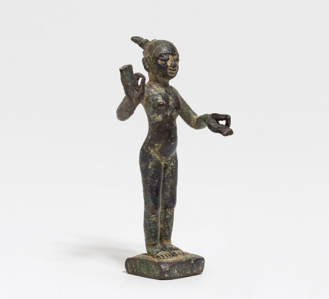 Very rare and important small bronze figure of a heavenly dancer