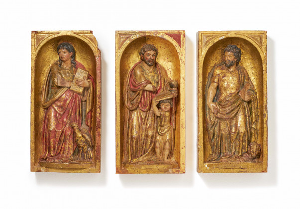 Drei Reliefs aus einem Altarretabel: Die Evangelisten Markus, Johannes und Matthäus