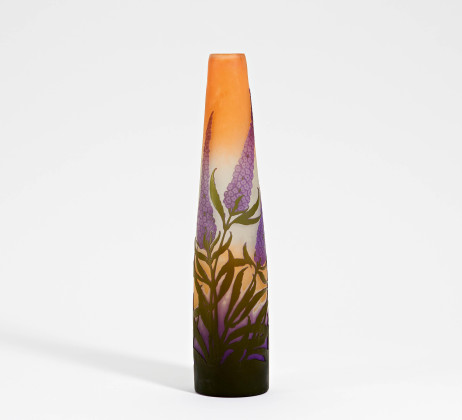 Vase mit Schmetterlingsflieder