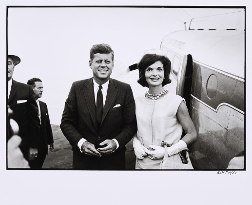 Ohne Titel (John F. Kennedy and Jackie arriving)