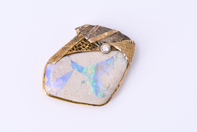 Boulder-Opal-Diamant-Brosche
