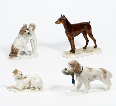 Vier Hundefiguren