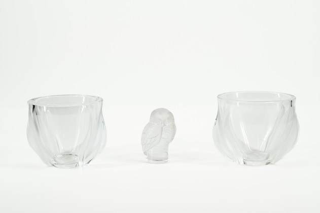 Zwei Vasen und eine Eule [1]