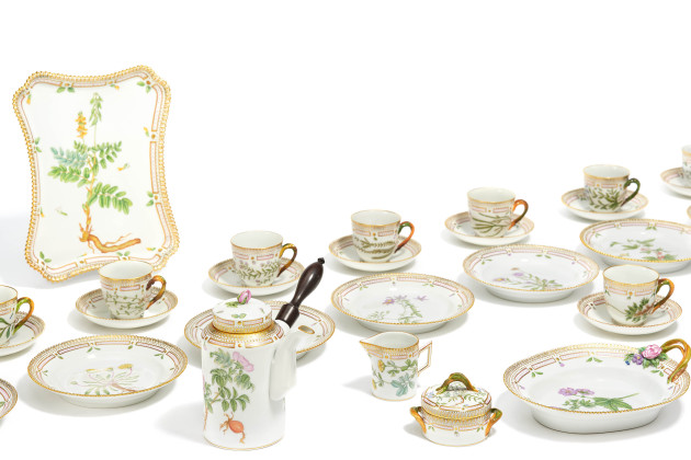 Magnificent "Flora Danica" coffee service for twelve people