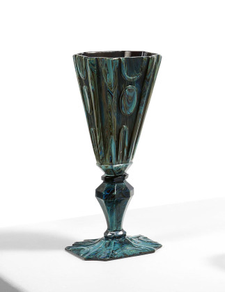 Prächtiger Pokal aus Achatglas