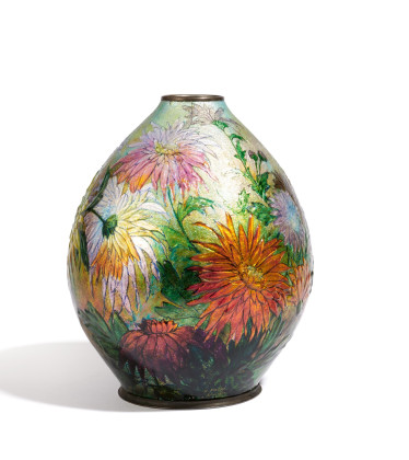 Bulbous vase with chrysanthemums