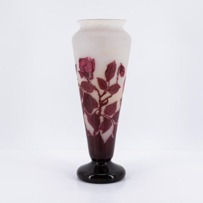 Large Vase with Rose blossoms