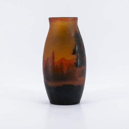 Vase mit Bergsee im Abendlicht