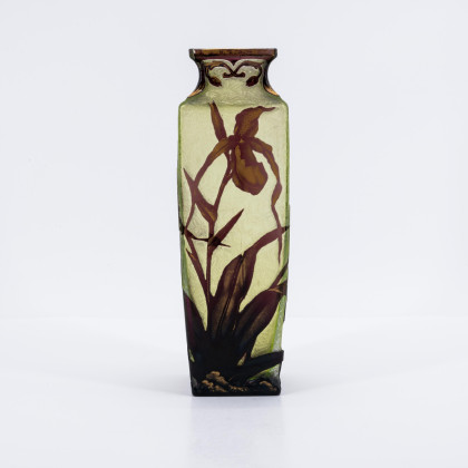 Balusterförmige Vase mit Frauenschuh-Orchidee