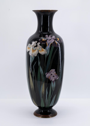 Große Cloisonné-Vase mit Irisblüten