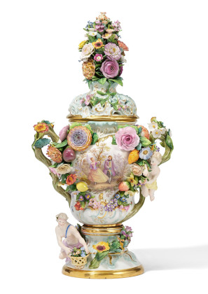 Große Potpourri-Vase &amp; Sockel mit aufgelegten Blüten und Galanterie