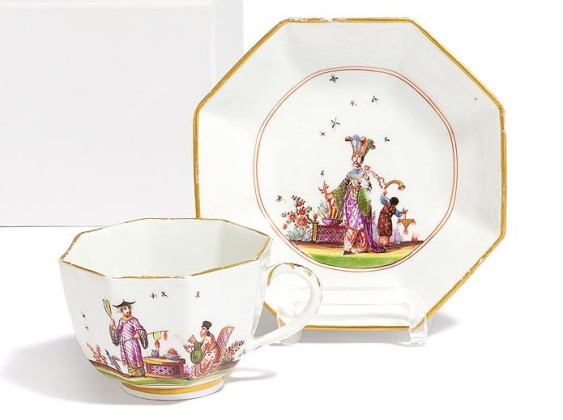 OCTAGONAL PORCELAIN CUP AND SAUCER WITH CHINOISERIES