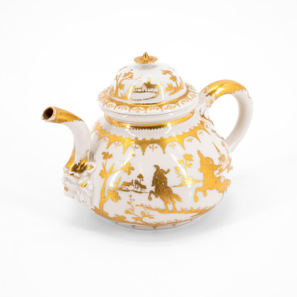 PORCELAIN TEA POT WITH GOLDEN CHINOISERIES