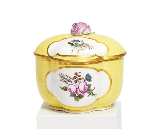 MATCHING PORCELAIN BOX WITH YELLOW GROUND AND FLOWER CARTOUCHES