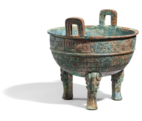 EXCEPTIONAL BRONZE RITUAL VESSEL, SO-CALLED DING