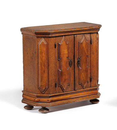 MINIATURE OAK BAROQUE CABINET