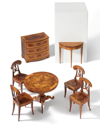 FURNITURE ENSEMBLE FROM A DOLL HOUSE