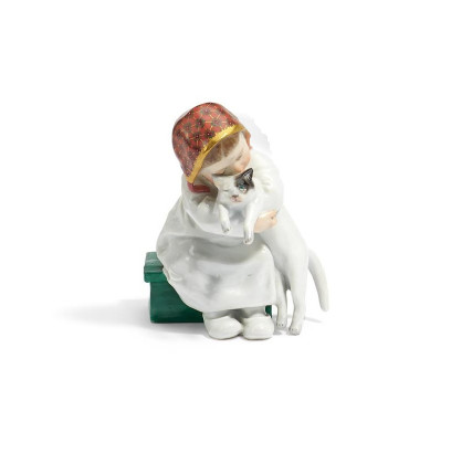 PORCELAIN FIGURINE OF A SMALL GIRL WITH CAT
