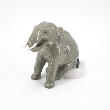 PORCELAIN ELEFANT ON A PLATFORM