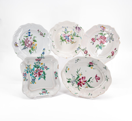 SERIES OF NINE FAIENCE PLATES, ONE SQUARE SHALLOW BOWL WITH 