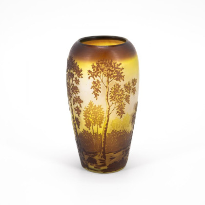 Ovoide Vase mit Auenlandschaft