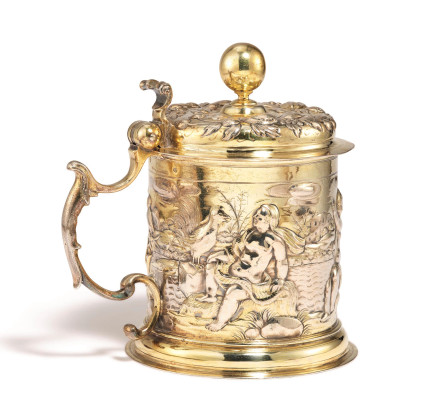 NICE SILVER LIDDED TANKARD WITH CUPIDS AS AN ALLEGORY OF THE TIMES OF DAY