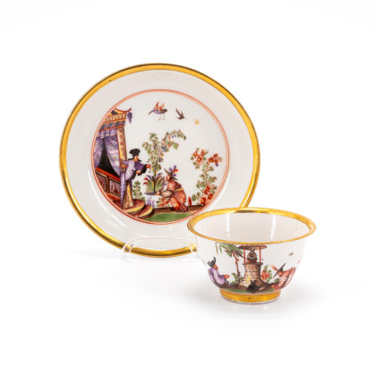 PORCELAIN TEA BOWLS AND SAUCER WITH FINE CHINOISERIES