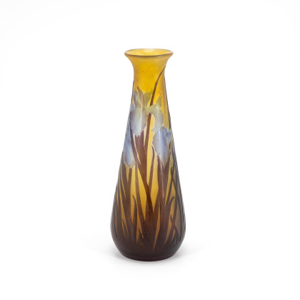 Keulenförmige Vase mit Schwertliliendekor