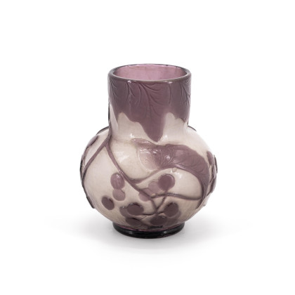 MINIATURE GLASS VASE WITH VINE LEAVES